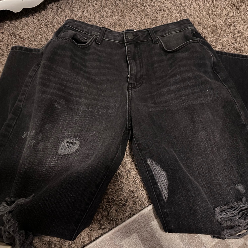Black f21 jeans with rips